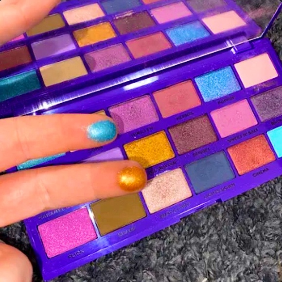 🌺BOGO50%🌺🆕💜I LOVE REVOLUTION: Fruit And Nut Chocolate Eyeshadow Palette - Picture 3 of 7